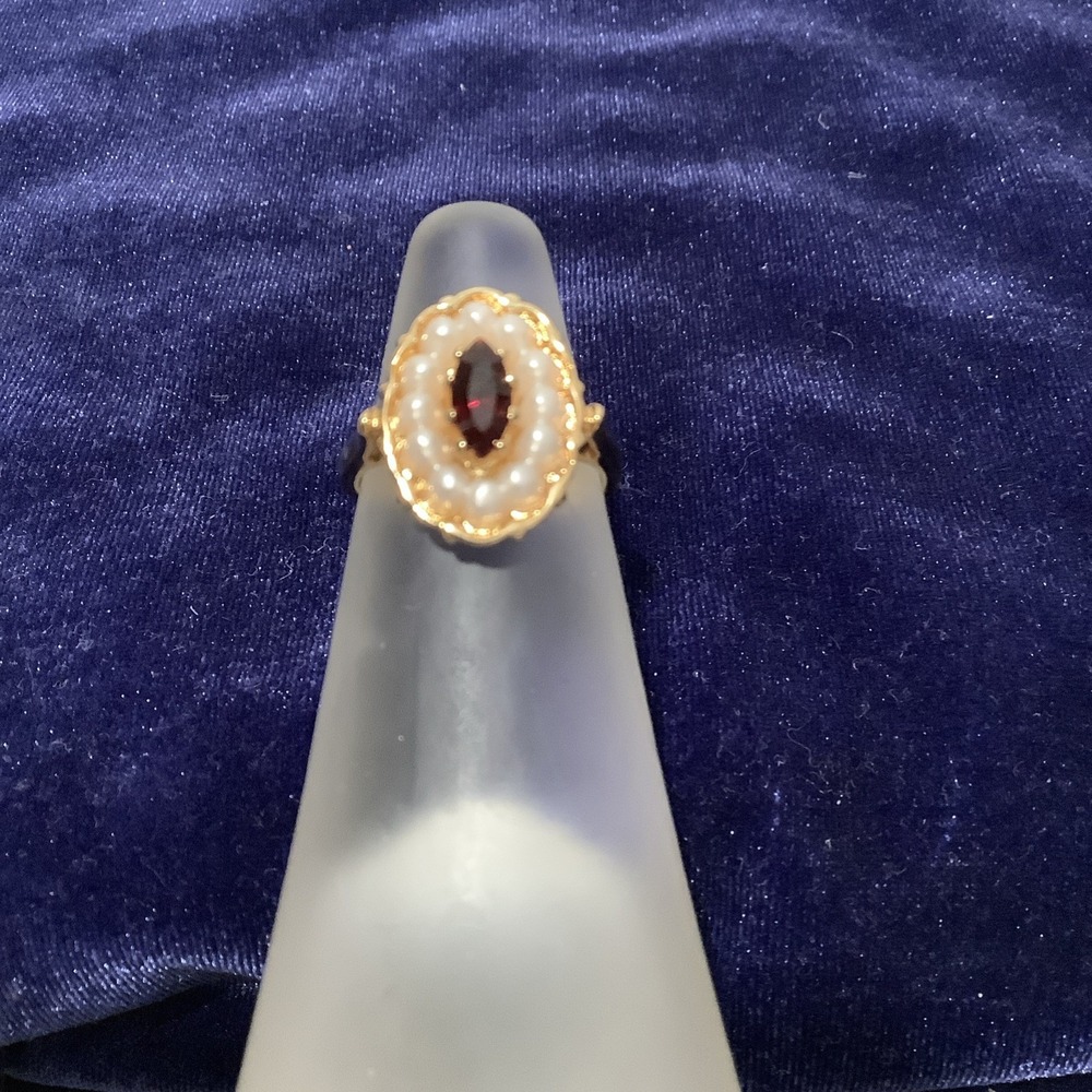 Avon Ring Costume Pearl Garnet Goldtone Size 8